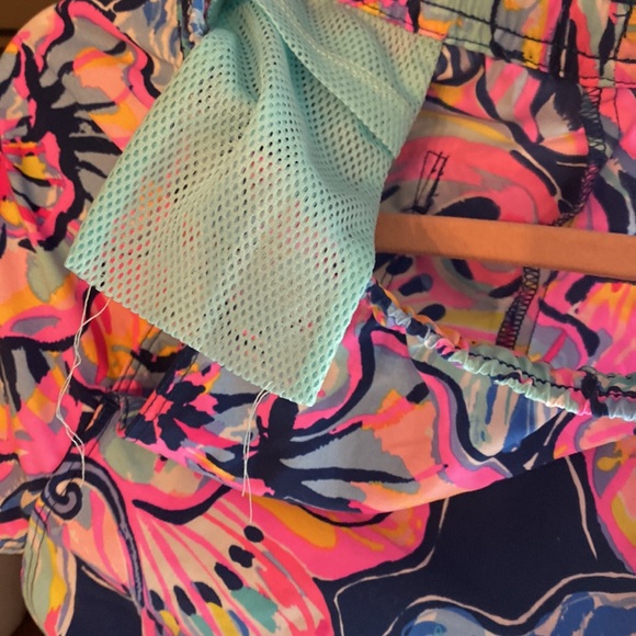 Lilly Pulitzer running shorts - Picture 4 of 4